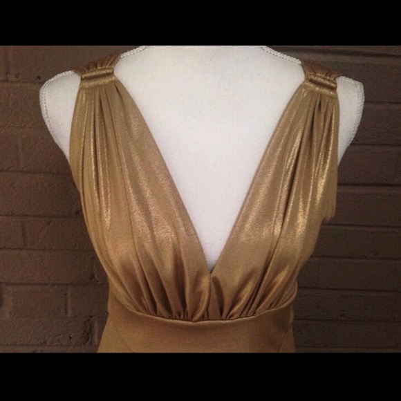 EXPRESS Gold Sleeveless Plunging V-Neck Tank Top - Picture 4 of 4
